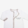 Baby fleecepyjama met drukknopen vooraan en print haut comme trois pommes Baby fleecepyjama met drukknopen vooraan en print haut comme trois pommes