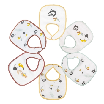 Conjunto de 6 babetes brancos com pequenos animais coloridos