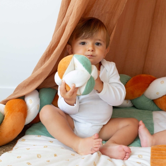 Balle sensorielle pour bébé vert et terracotta