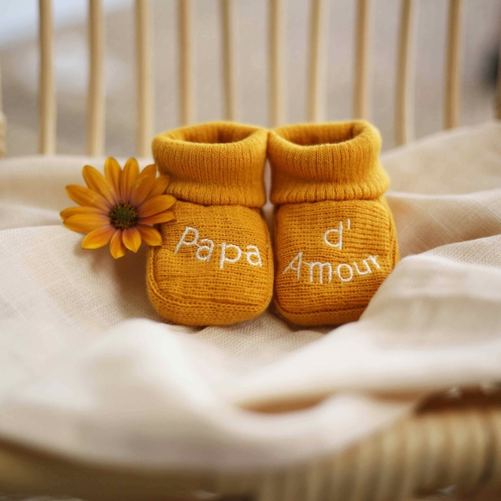 Zapatitos bebé nacimiento Papá de amor mostaza
