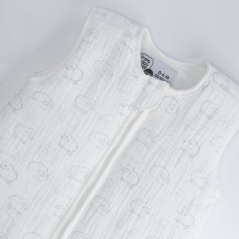 Close-up motieven en details babyslaapzak geboorte Close-up motieven en details babyslaapzak geboorte