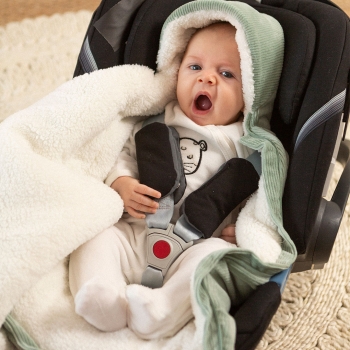 Pucksack der sich an Auto-Babyschalen anpasst