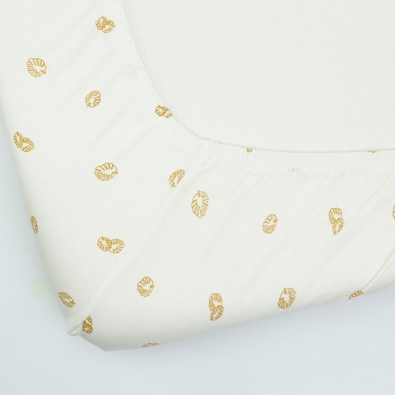 Ecru fitted sheet with leaf patterns