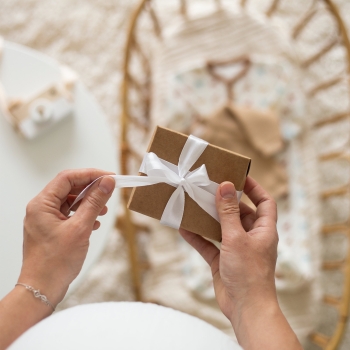 opening the box to announce the pregnancy to dad