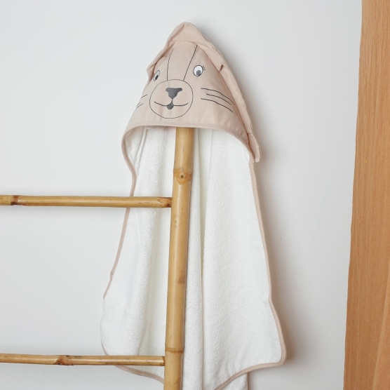 Lion hooded bath towel