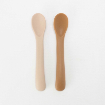 set di due cucchiai beige e sabbia