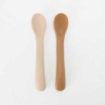 set van twee lepels beige en zand