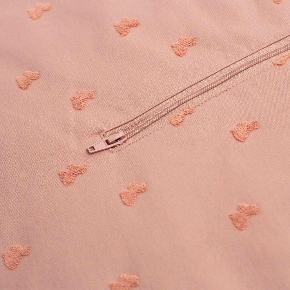 zoom on fabric, patterns and closure of the sienna sleeping bag for baby