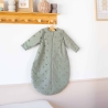 Schlafsack Tongrün hängend im Babyzimmer