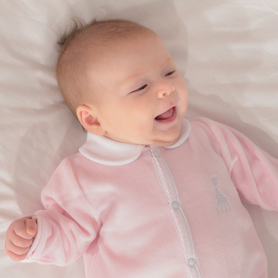 Pink Y sleepsuit - ©Sophie la girafe