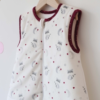 gigoteuse bébé fille en velours tog 3 accrochée sur cintre gigoteuse bébé fille en velours tog 3 accrochée sur cintre