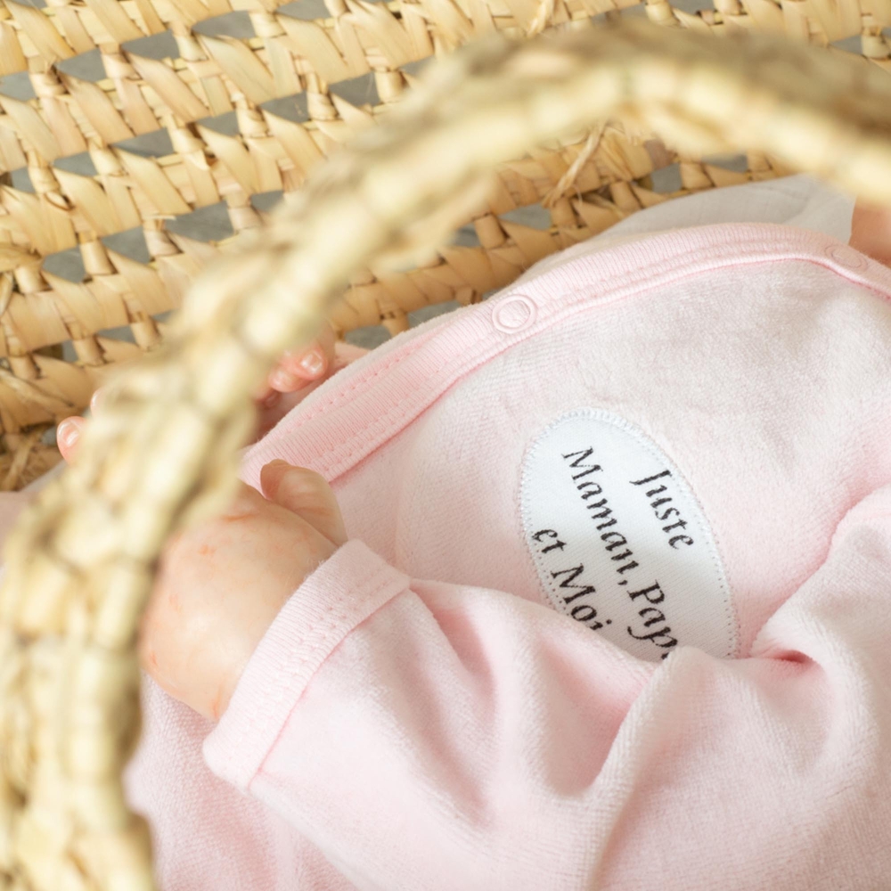 Pigiama "Solo mamma, papà e io" rosa Pigiama "Solo mamma, papà e io" rosa