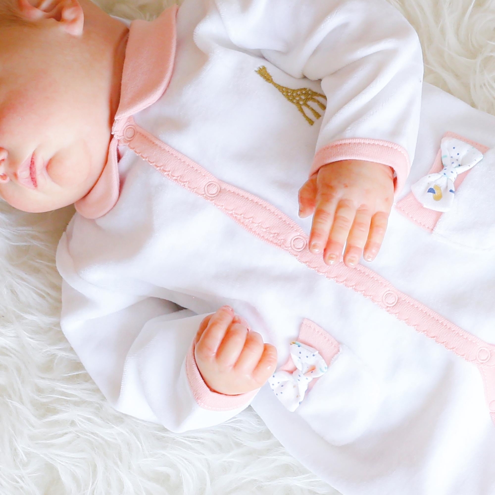 Pyjama naissance fille en velours avec broderie dorée - Sophie la