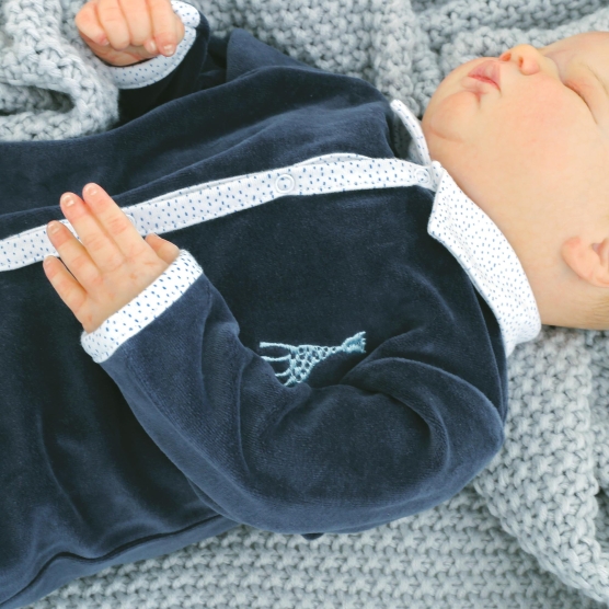 Navy blue velvet sleepsuit Y ©Sophie la girafe