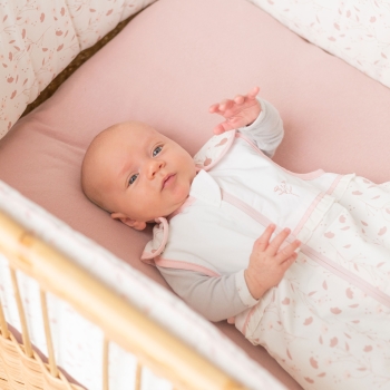 bébé fille avec sa Turbulette naissance en coton bio Rose & Lili bébé fille avec sa Turbulette naissance en coton bio Rose & Lili