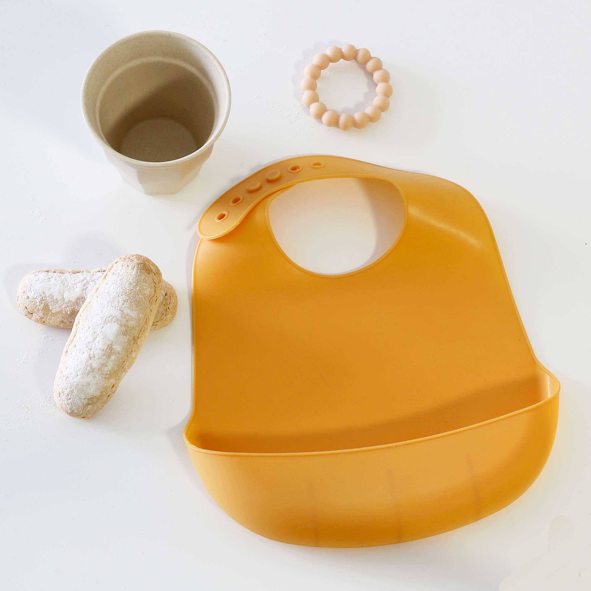 Bavoir avec récupérateur en silicone (Trois Kilos Sept) - Image 1