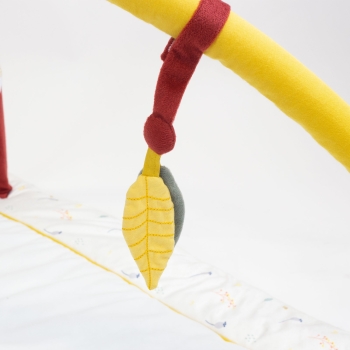 Close-up of the rustling paper leaves