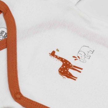 zoom sur le motif girafe et éléphant du body zoom sur le motif girafe et éléphant du body