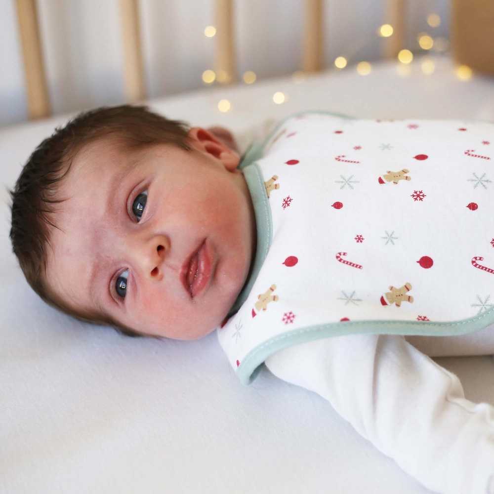 Bebé acordado no seu primeiro Natal