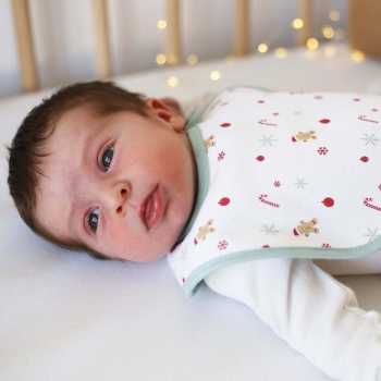 Bebé acordado no seu primeiro Natal