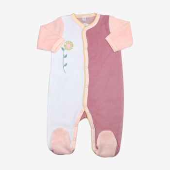 Schlafanzug mit verschiedenen Rosa-Tönen