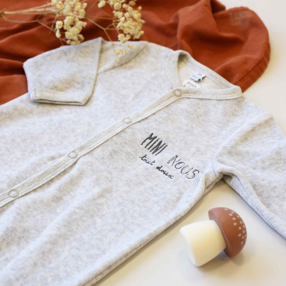 Puesta en escena pijama gris jaspeado