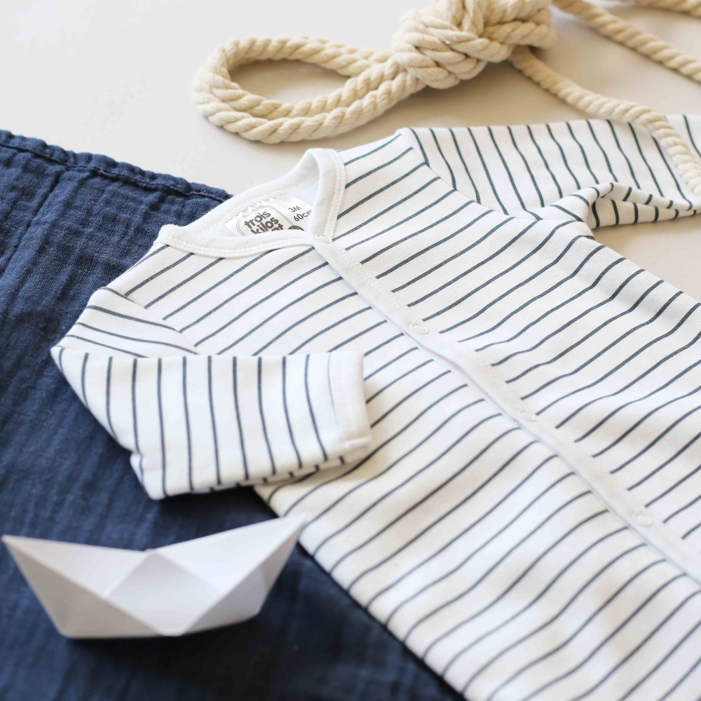 Bonito pelele de bebé marinero