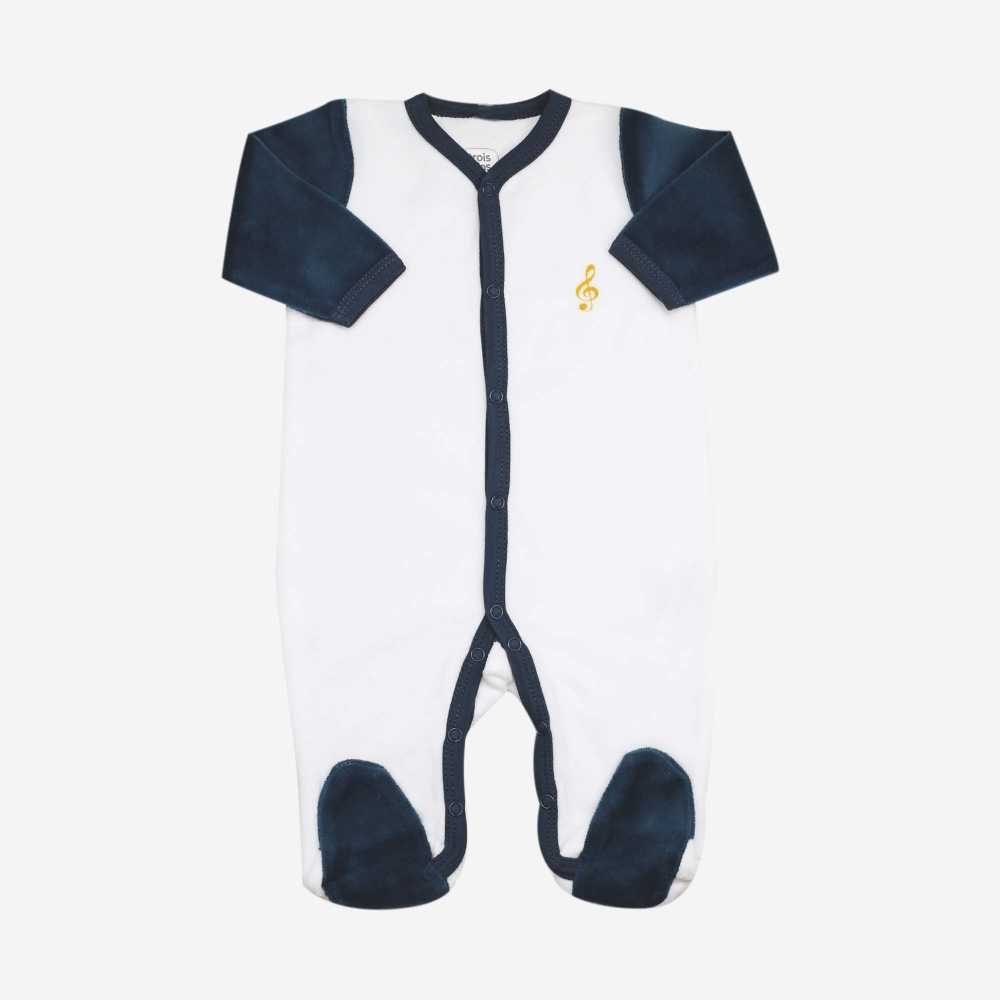 Pijama de bebé branco e azul-marinho bordado com uma nota musical