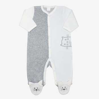 Pijama de bebé branco e cinzento com um gato bordado