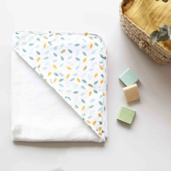 hübscher Baby-Bademantel