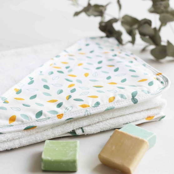 Set de bain blanche avec un motif feuilles