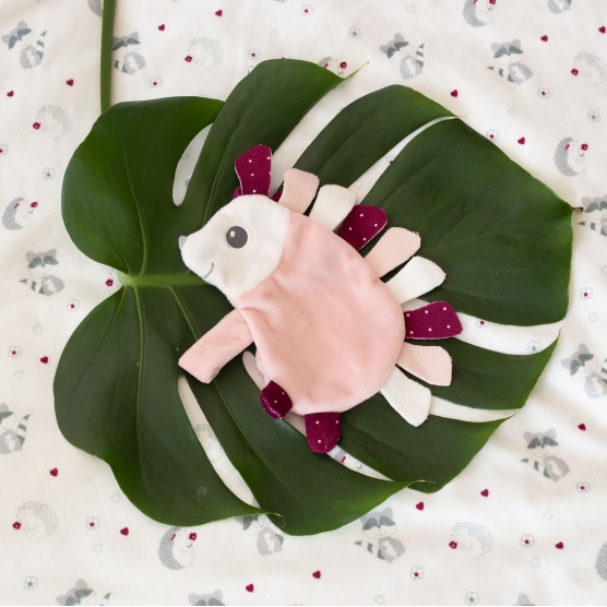 Flat hedgehog comforter - Kipic & Olga Trois Kilos Sept - 1