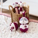 Conjunto de brinquedos sensoriais no cesto da coleção Kipic e Olga