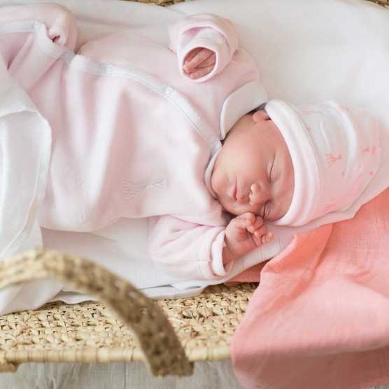 pijama rosa Sophie para menina com abertura cruzada