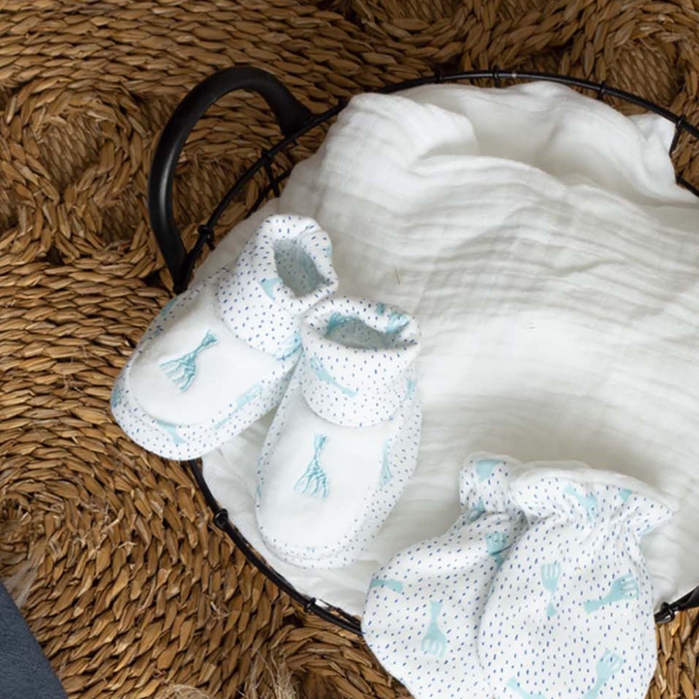 Baby slippers - ©Sophie la girafe Trois Kilos Sept - 2 Baby slippers - ©Sophie la girafe Trois Kilos Sept - 2