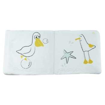 livro para bebés aberto com gaivota, estrela e gaivotão