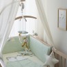 estrela bege com conjunto de roupa de cama verde para bebé