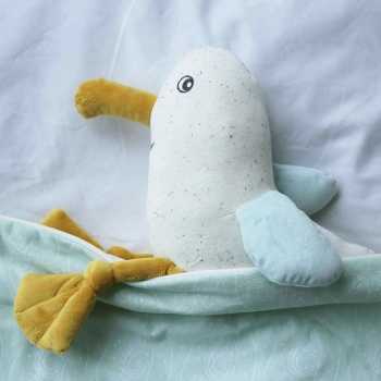 Paulette, a gaivota de peluche debaixo do edredão