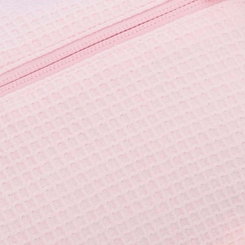 zoom sobre el material nido de abeja en algodón puro rosa