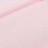 zoom sobre o tecido ninho de abelha em puro algodão rosa