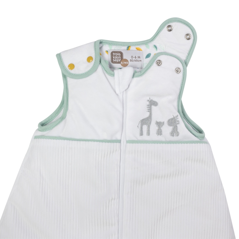 zoom en la apertura del saco de dormir tog 2 koalala et sa tribu blanco y verde salvia