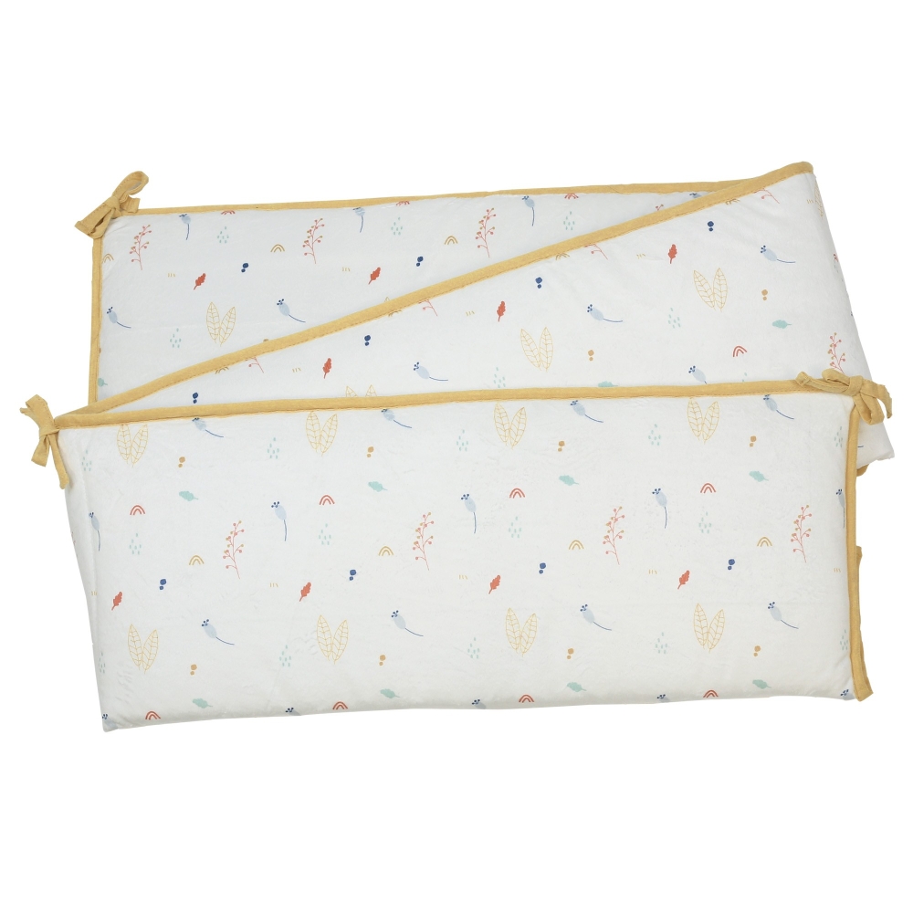 Small high position crib bumper from the Hide and seek in the forest collection
