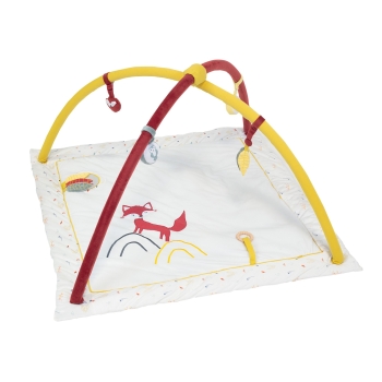 Alfombra de actividades con sus arcos terracota y amarillo mostaza