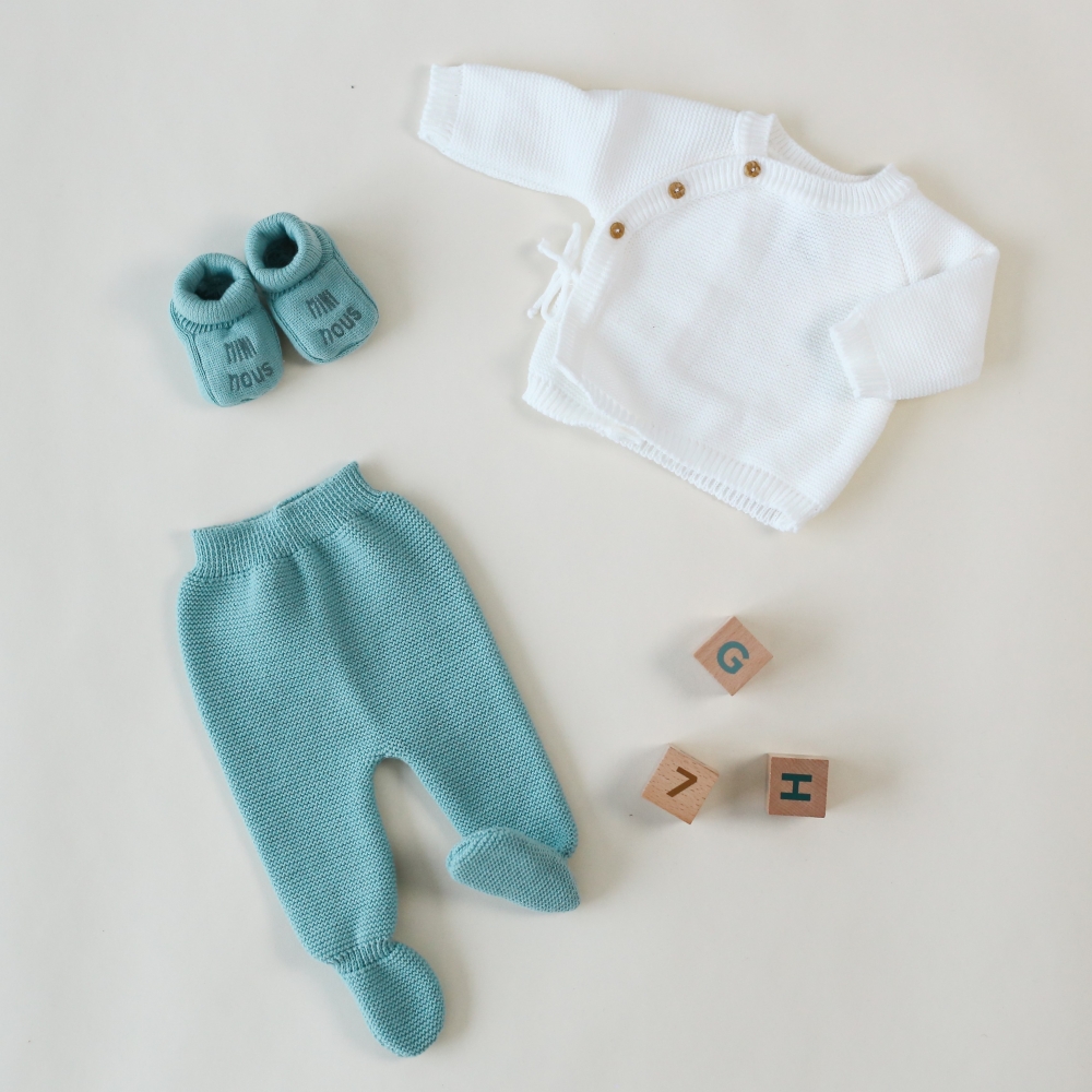 lookook pantalon vert sauge brassiere blanche chaussons mini nous lookook pantalon vert sauge brassiere blanche chaussons mini nous