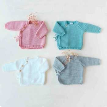 Brassière bébé en point mousse vieux rose, vert sauge, blanche et grise