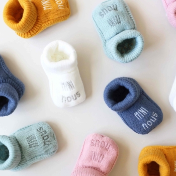 mise en scène des chaussons bébé mini nous de toutes les couleurs mise en scène des chaussons bébé mini nous de toutes les couleurs
