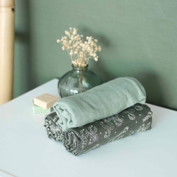 mise en scène des langes sur une commande avec des petits savons pour bébé mise en scène des langes sur une commande avec des petits savons pour bébé