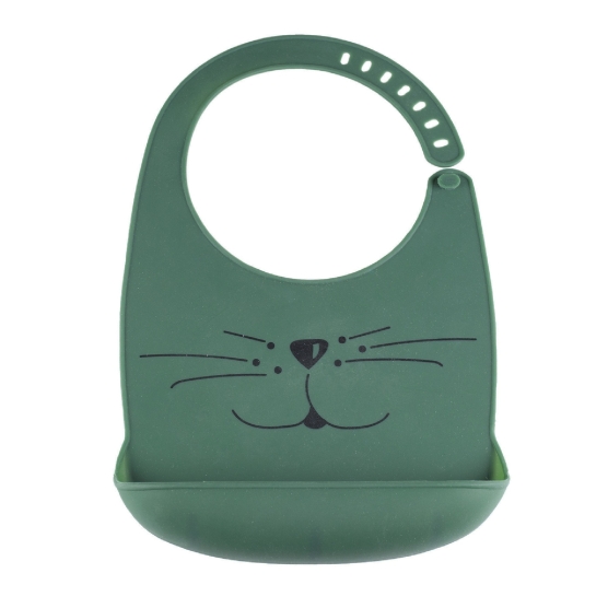 Babero verde abeto con el pequeño hocico de un gatito