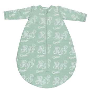 saco de dormir verde sálvia com motivos de folhas tropicais