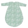 saco de dormir verde sálvia com motivos de folhas tropicais